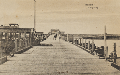 130419 Gezicht op de schipbrug over de Lek tussen Vreeswijk en Vianen.